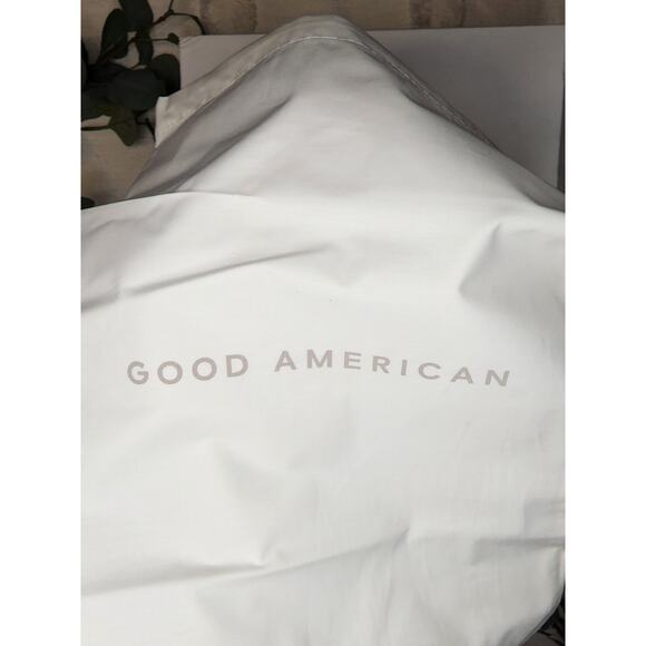 Good American Block Heel Slide Sandal in Black - Picture 3 of 8